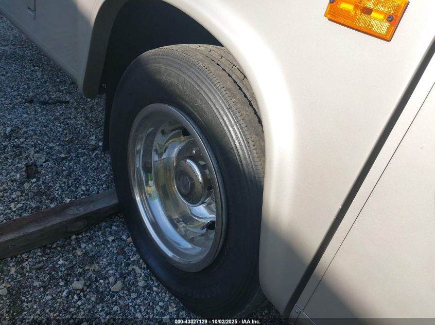 2004 Ford F550 Super Duty Stripped Chass VIN: 1F6NF53S940A10131 Lot: 43327129