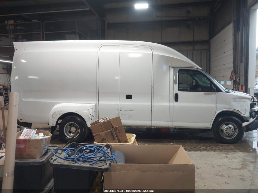 2009 Chevrolet Express Cutaway Work Van VIN: 1GBJG31K791181174 Lot: 43327403