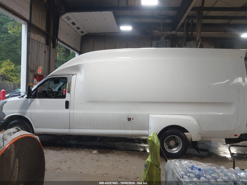 2009 Chevrolet Express Cutaway Work Van VIN: 1GBJG31K791181174 Lot: 43327403