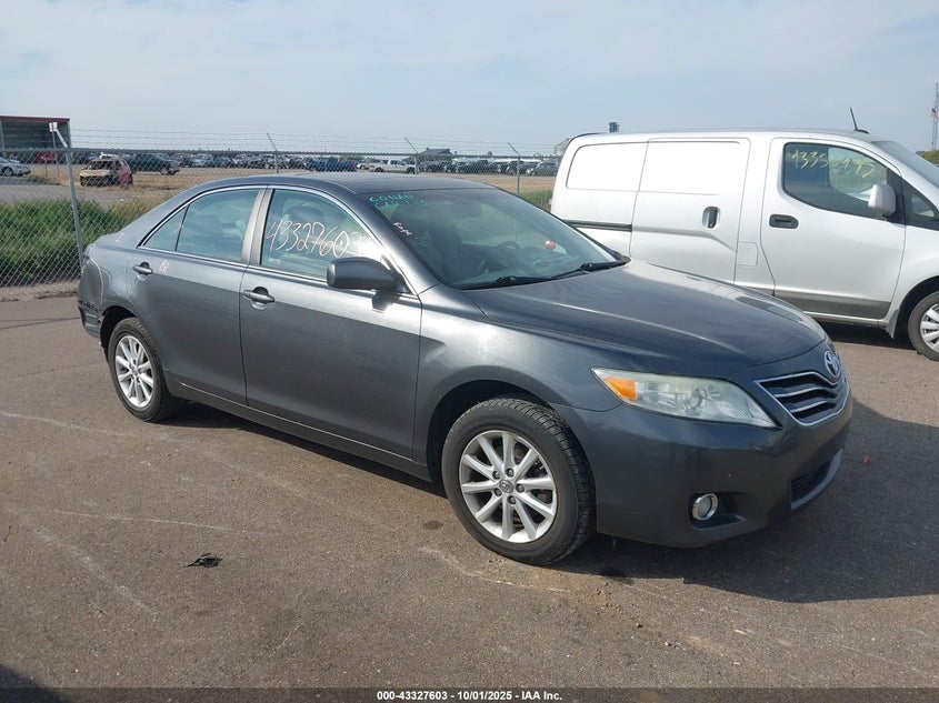 TOYOTA CAMRY XLE V6