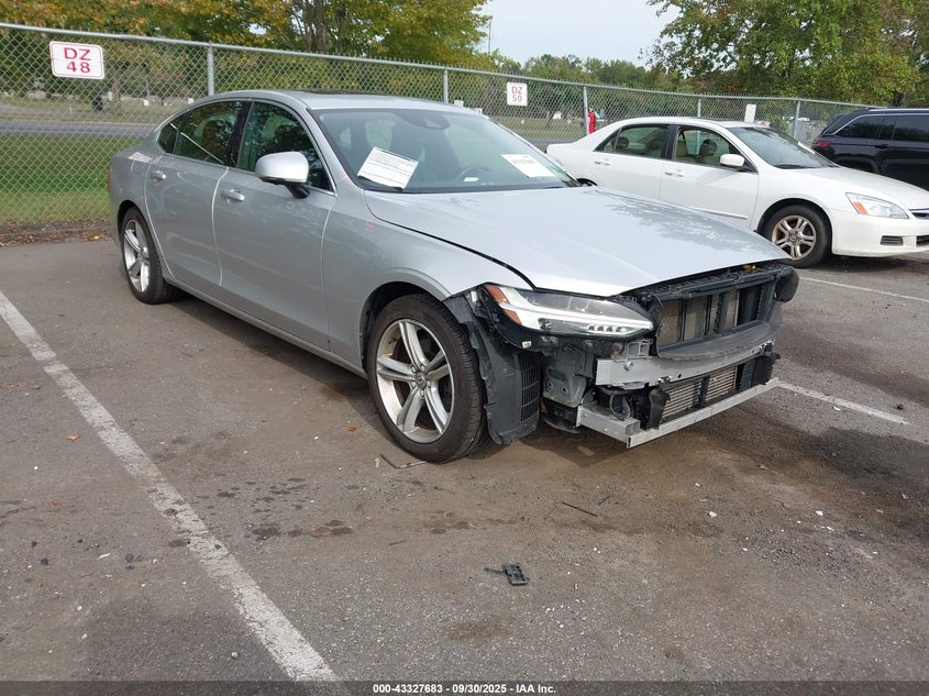 VOLVO S90 T5 MOMENTUM