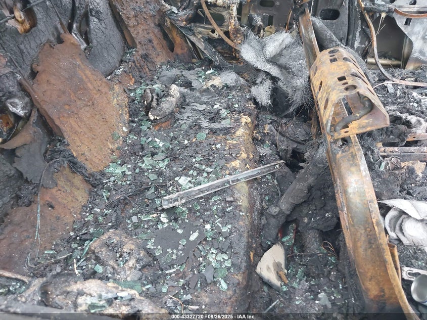 1998 Mercury Grand Marquis VIN: 2MEFM74W0WX640806 Lot: 43327720