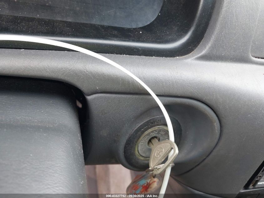 2001 Toyota Camry Le VIN: JT2BG22K410601288 Lot: 43327752