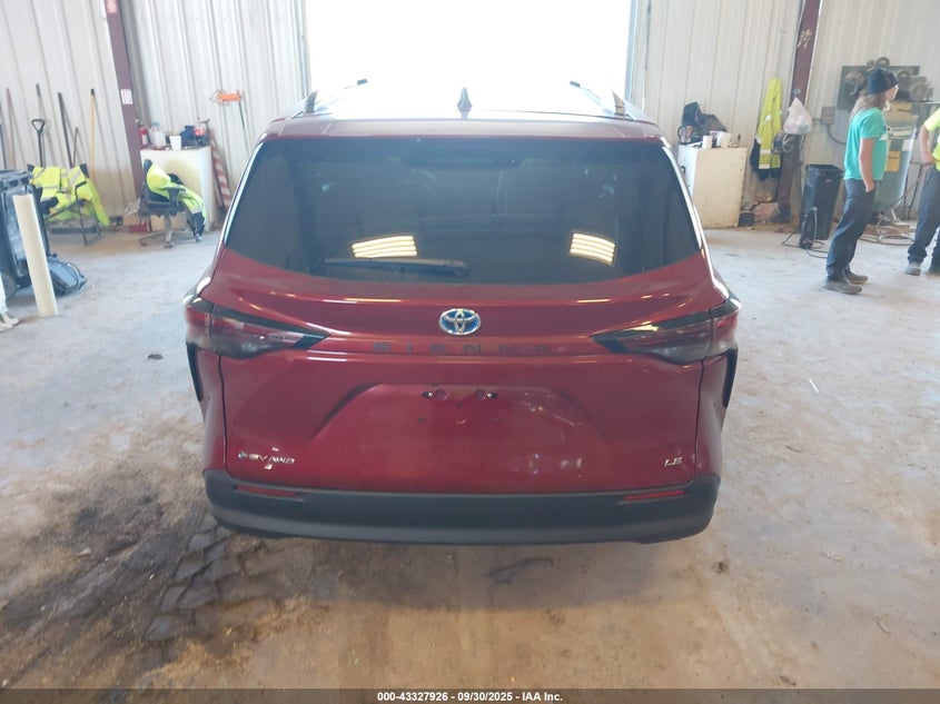 2025 TOYOTA SIENNA LE - 5TDBSKFC9SS211178