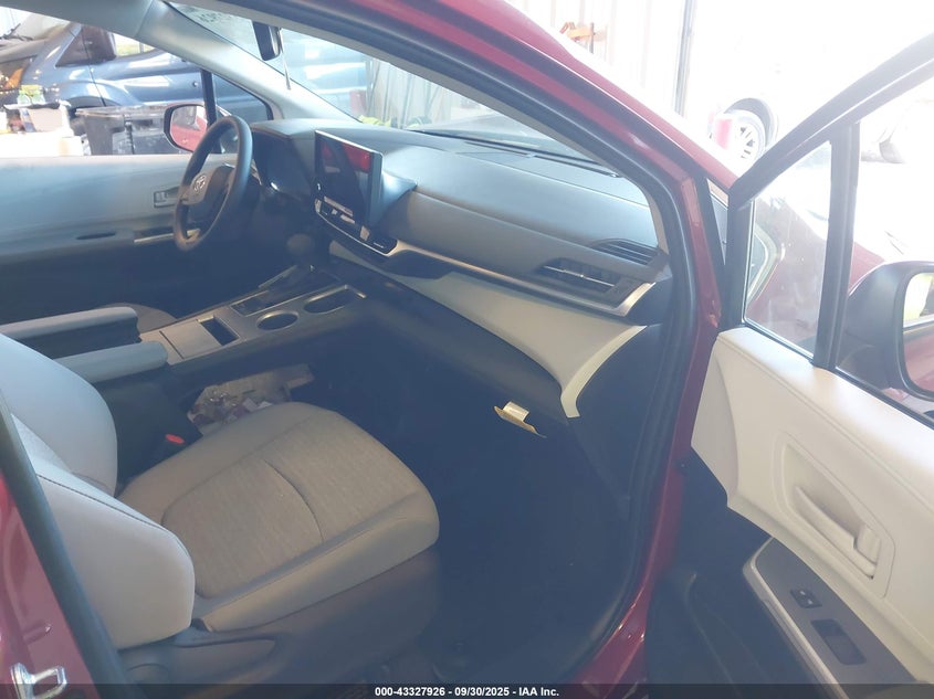 2025 TOYOTA SIENNA LE - 5TDBSKFC9SS211178
