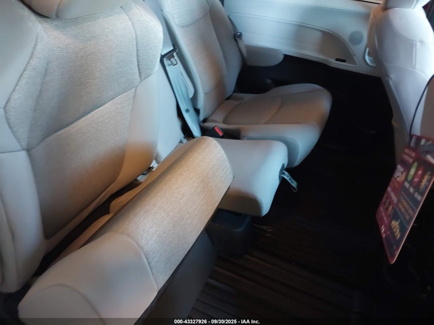 2025 TOYOTA SIENNA LE - 5TDBSKFC9SS211178