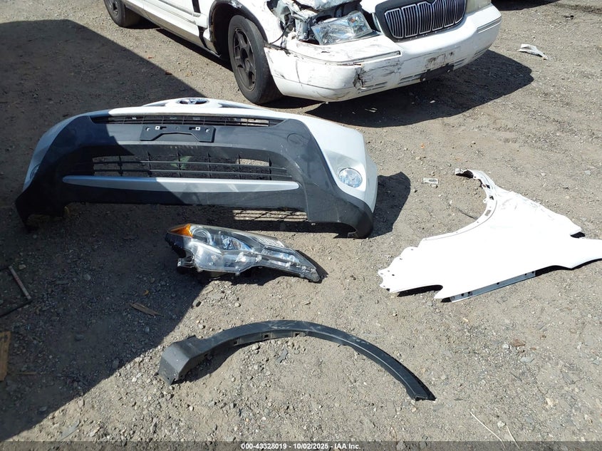 2015 TOYOTA RAV4 XLE - JTMRFREV5FD116536