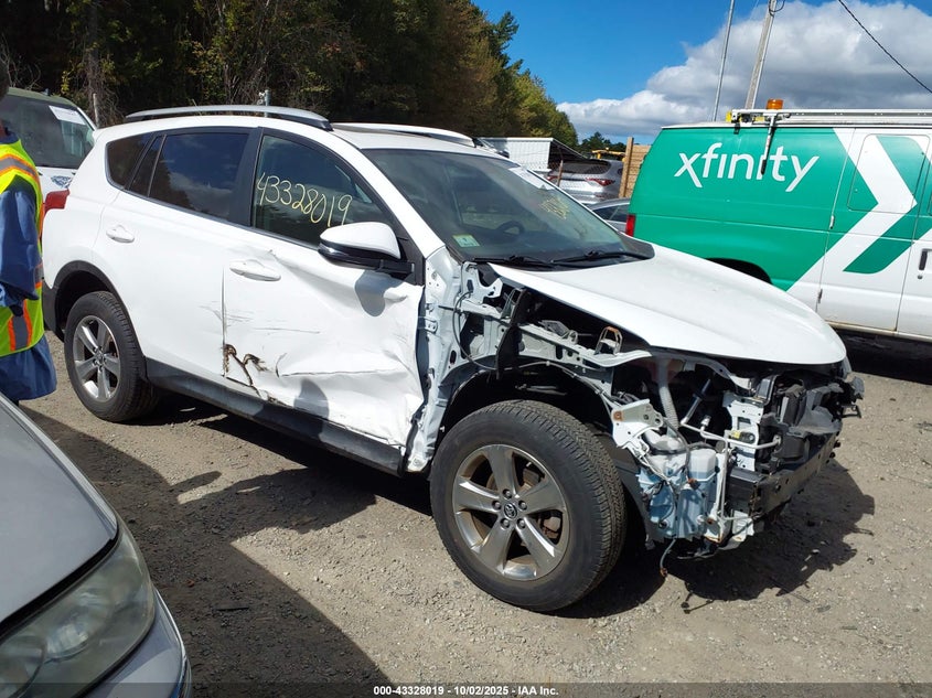2015 TOYOTA RAV4 XLE - JTMRFREV5FD116536