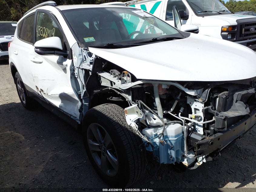 2015 TOYOTA RAV4 XLE - JTMRFREV5FD116536