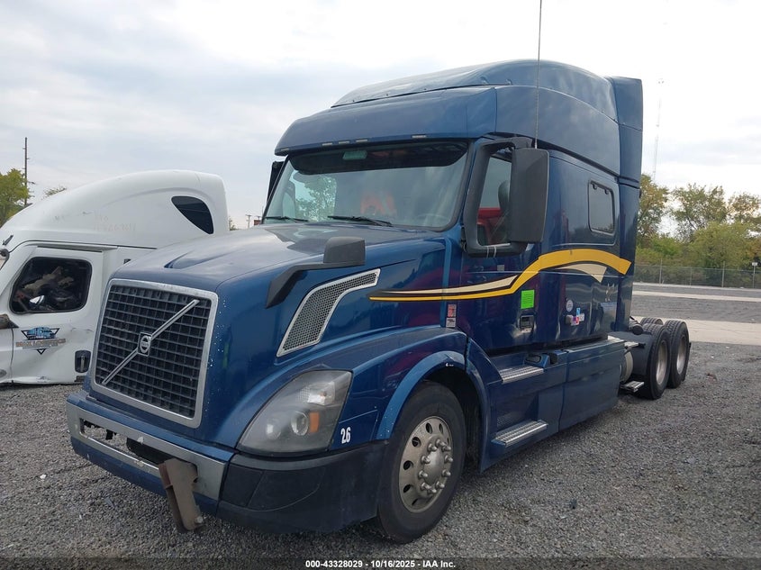 4V4NC9EH3HN980293 2017 VOLVO  photo no. 2