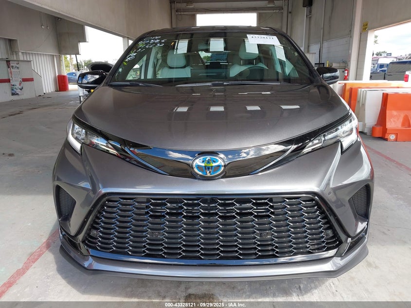 2025 TOYOTA SIENNA XSE - 5TDXSKFC4SS206251