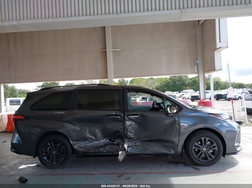 2025 TOYOTA SIENNA XSE - 5TDXSKFC4SS206251