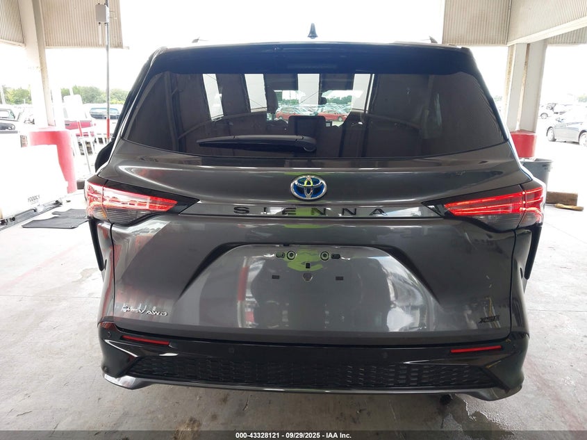 2025 TOYOTA SIENNA XSE - 5TDXSKFC4SS206251