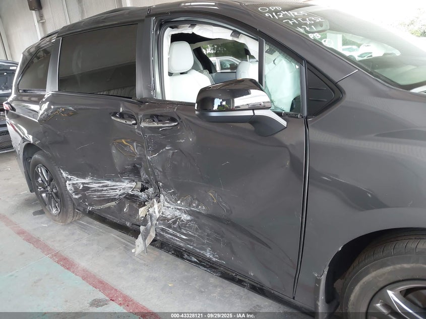 2025 TOYOTA SIENNA XSE - 5TDXSKFC4SS206251