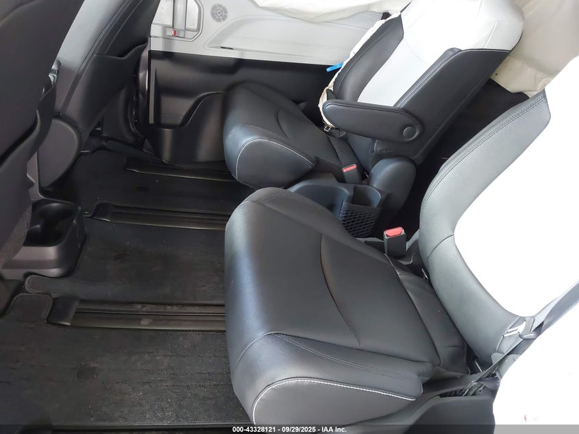 2025 TOYOTA SIENNA XSE - 5TDXSKFC4SS206251