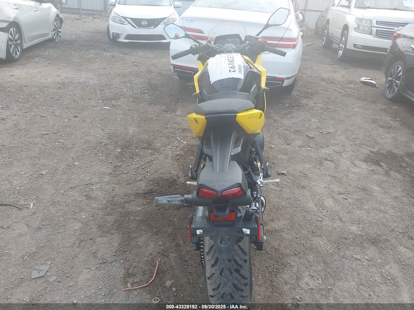 2024 Suzuki Gsx800 F VIN: JS1EM13B1R7103858 Lot: 43328192