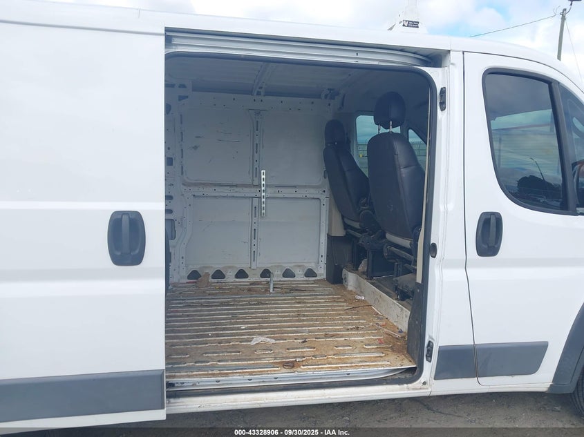 2017 Ram Promaster 1500 Low Roof 136 Wb VIN: 3C6TRVAG4HE552686 Lot: 43328906