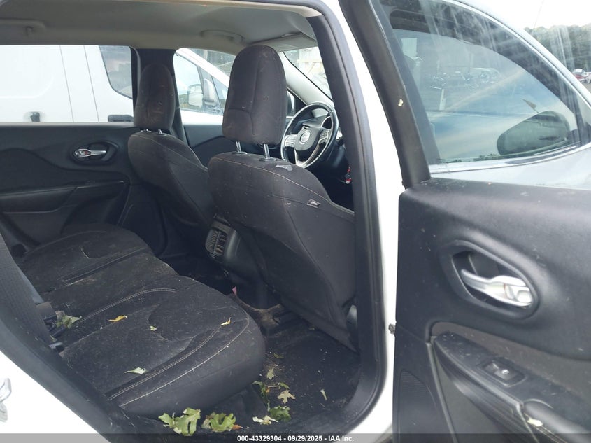 2016 Jeep Cherokee Latitude VIN: 1C4PJMCB2GW268779 Lot: 43329304