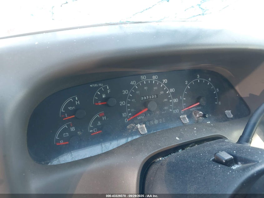 2000 Ford F-250 Lariat/Xl/Xlt VIN: 1FTNX21L5YEC65470 Lot: 43329378