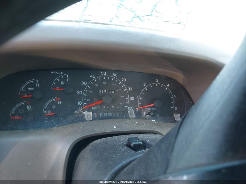 2000 Ford F-250 Lariat/Xl/Xlt VIN: 1FTNX21L5YEC65470 Lot: 43329378