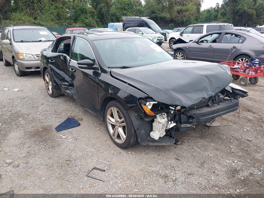 2015 VOLKSWAGEN PASSAT 2.0L TDI SE - 1VWBV7A32FC072687
