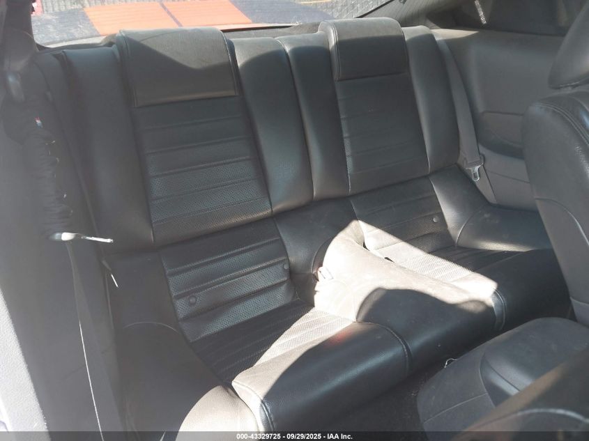 2005 Ford Mustang Gt Deluxe/Gt Premium VIN: 1ZVFT82H555183325 Lot: 43329725