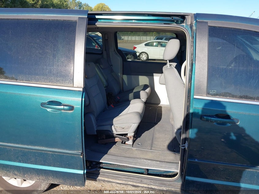 2009 Chrysler Town & Country Lx VIN: 2A8HR44E29R656086 Lot: 43329769