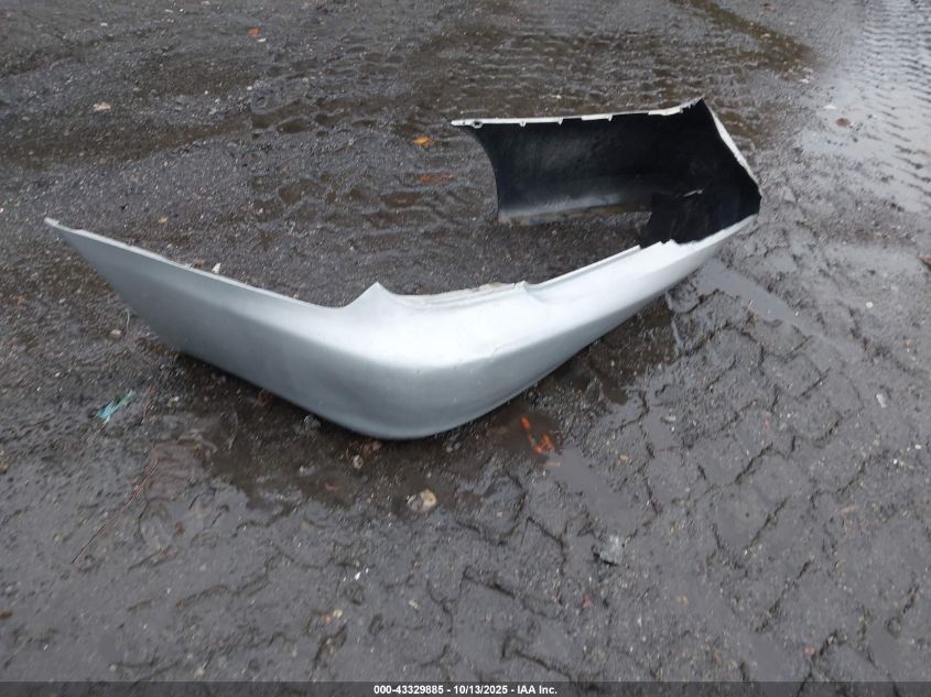 2004 Toyota Camry Le V6 VIN: 4T1BF32K74U571566 Lot: 43329885