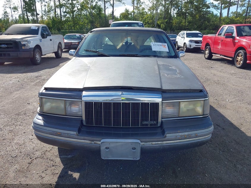 1992 Lincoln Town Car Executive VIN: 1LNLM81W6NY652385 Lot: 43329970