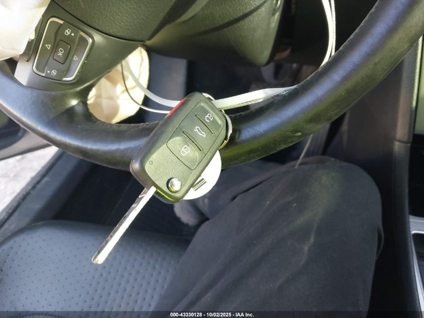 2012 Volkswagen Passat 2.0L Tdi Se VIN: 1VWBN7A30CC108551 Lot: 43330128