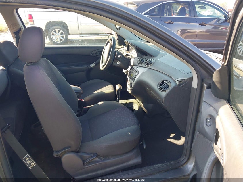 3FAFP313X3R114873 2003 FORD FOCUS photo no. 5