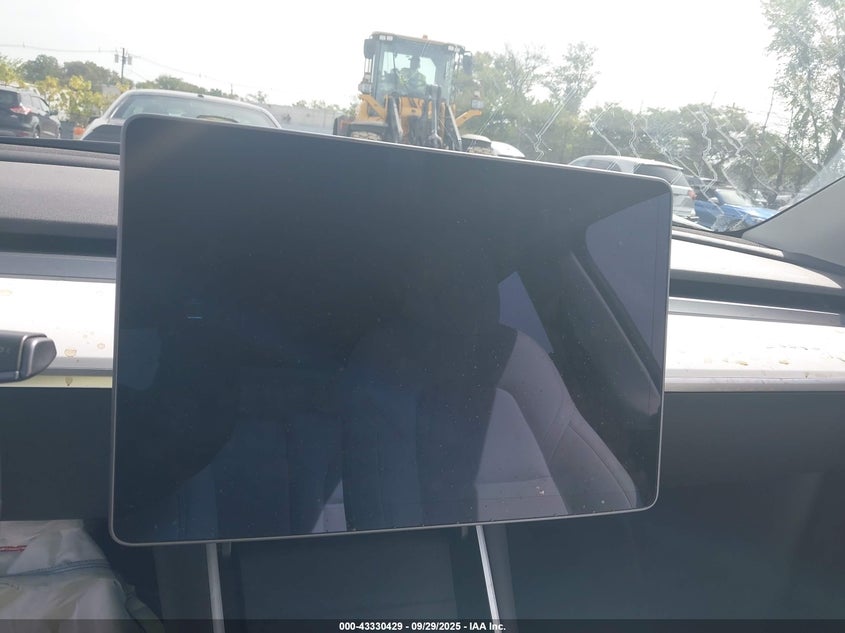 2021 Tesla Model Y Long Range Dual Motor All-Wheel Drive VIN: 5YJYGDEE1MF070303 Lot: 43330429