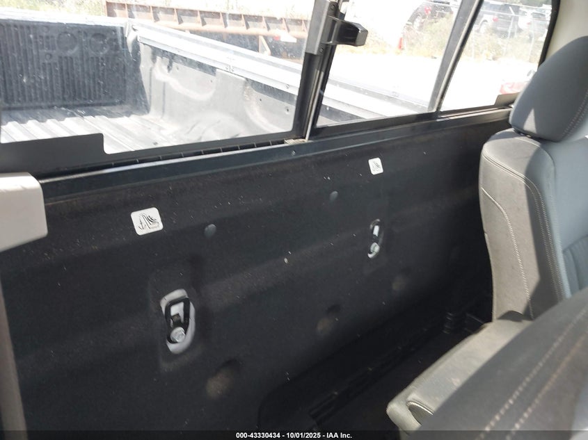 2017 NISSAN TITAN SV - 1N6AA1R72HN568088