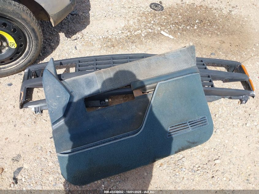 1993 Chevrolet Gmt-400 C1500 VIN: 2GCEC19K3P1162680 Lot: 43330552