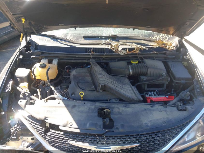 2017 Chrysler Pacifica Touring-L VIN: 2C4RC1BGXHR785434 Lot: 43330579