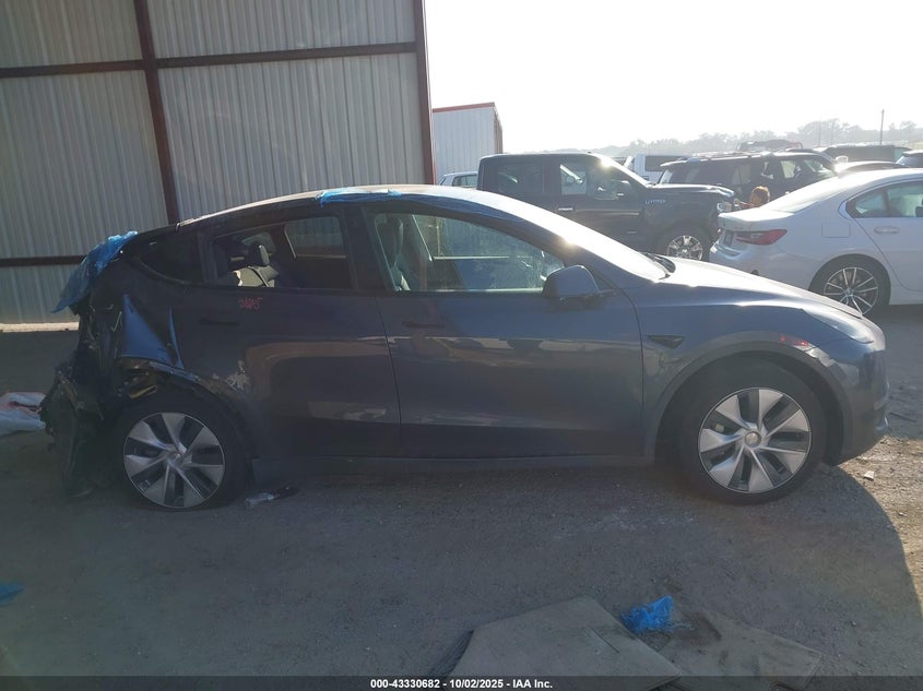 2022 Tesla Model Y Long Range Dual Motor All-Wheel Drive VIN: 7SAYGDEE4NA004555 Lot: 43330682