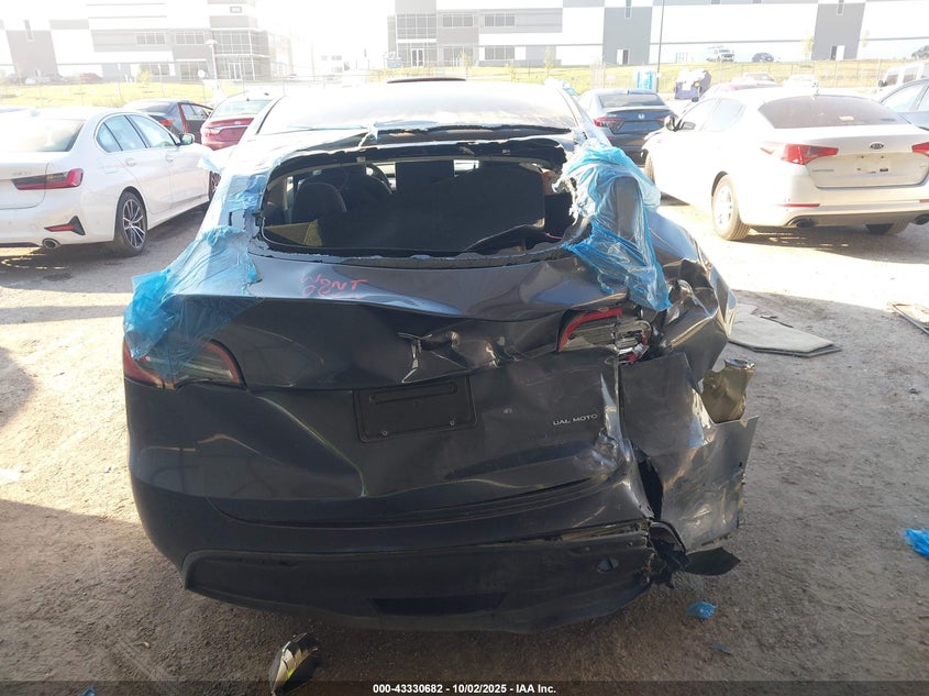 2022 Tesla Model Y Long Range Dual Motor All-Wheel Drive VIN: 7SAYGDEE4NA004555 Lot: 43330682