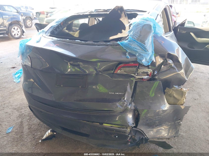 2022 Tesla Model Y Long Range Dual Motor All-Wheel Drive VIN: 7SAYGDEE4NA004555 Lot: 43330682