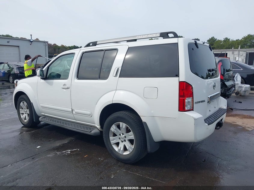 2005 Nissan Pathfinder Le