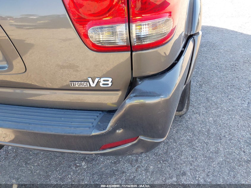 2005 Toyota Sequoia Limited V8 VIN: 5TDZT38A65S248349 Lot: 43330995