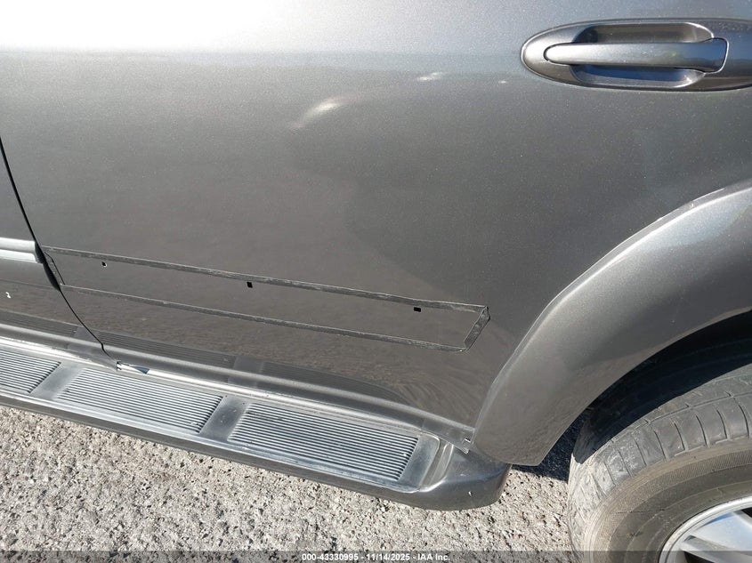 2005 Toyota Sequoia Limited V8 VIN: 5TDZT38A65S248349 Lot: 43330995