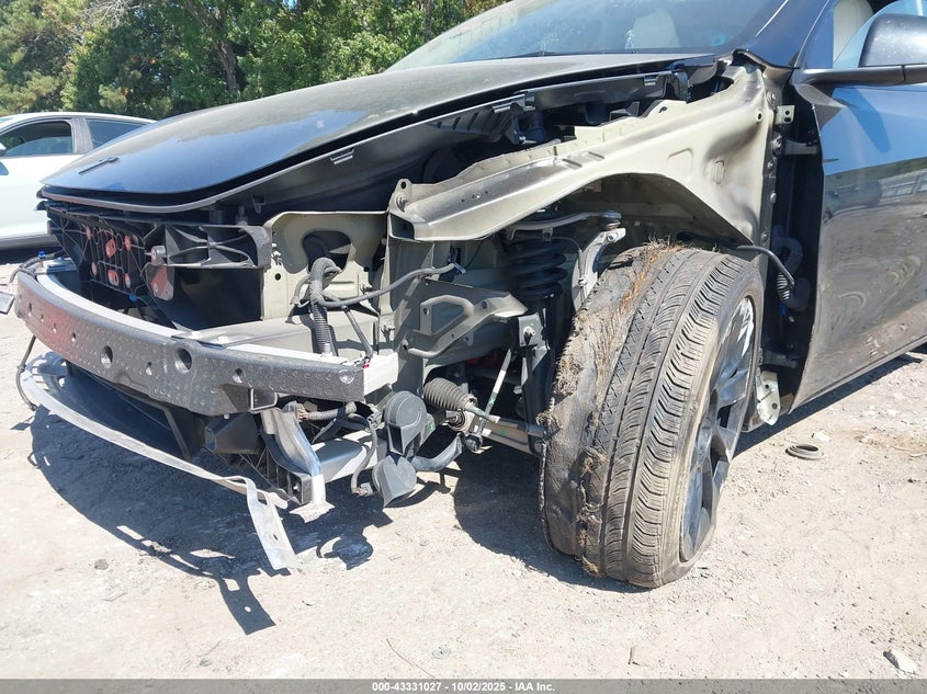 2023 Tesla Model Y Awd/Long Range Dual Motor All-Wheel Drive VIN: 7SAYGDEE2PA196769 Lot: 43331027