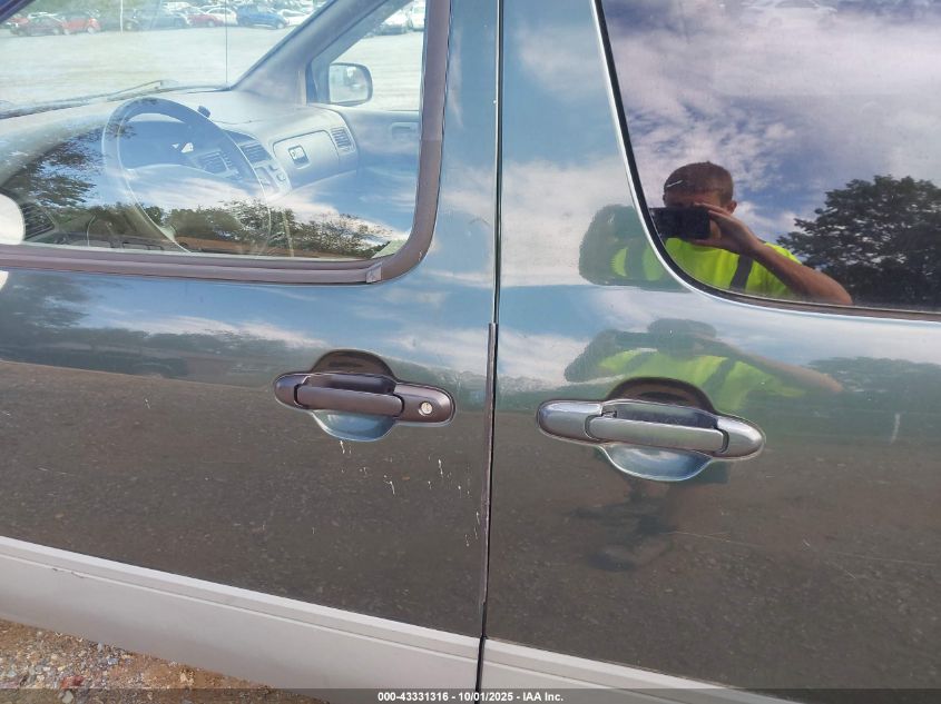 2000 Toyota Sienna Le VIN: 4T3ZF13C6YU205637 Lot: 43331316