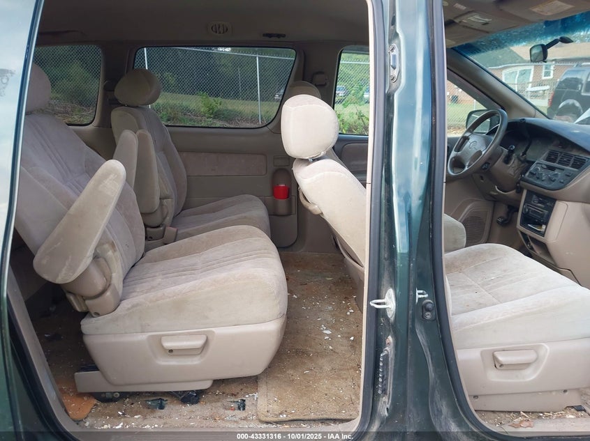 2000 Toyota Sienna Le VIN: 4T3ZF13C6YU205637 Lot: 43331316