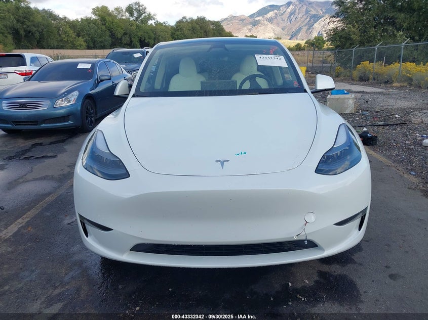2025 Tesla Model Y Long Range Dual Motor All-Wheel Drive VIN: 7SAYGDEE8SF295138 Lot: 43332342