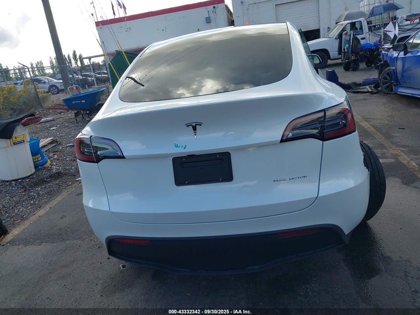2025 Tesla Model Y Long Range Dual Motor All-Wheel Drive VIN: 7SAYGDEE8SF295138 Lot: 43332342