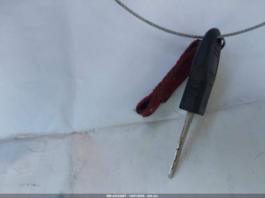 2000 Ford F-250 Lariat/Xl/Xlt VIN: 3FTNW21S2YMA77672 Lot: 43332467