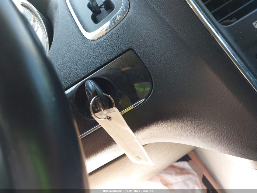 2011 Chrysler Town & Country Touring VIN: 2A4RR5DGXBR733855 Lot: 43332539