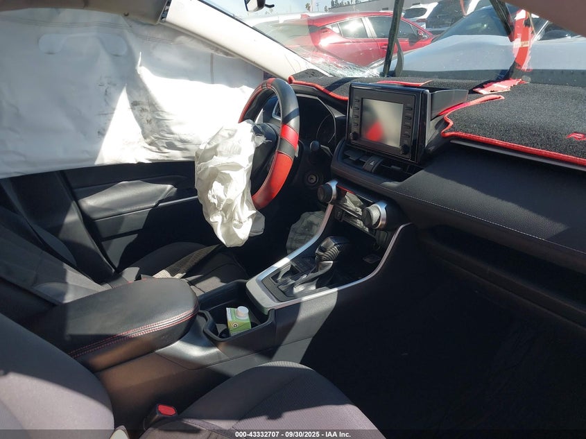 2019 TOYOTA RAV4 LE - 2T3H1RFV2KW026170