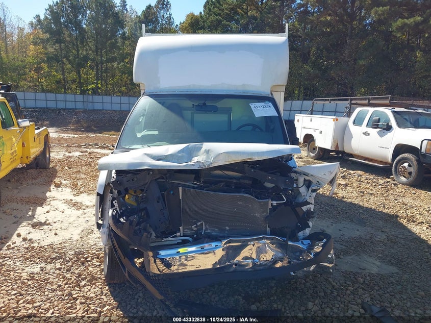 2022 Chevrolet Express Cutaway Work Van VIN: 1GB0GRF77N1154618 Lot: 43332838